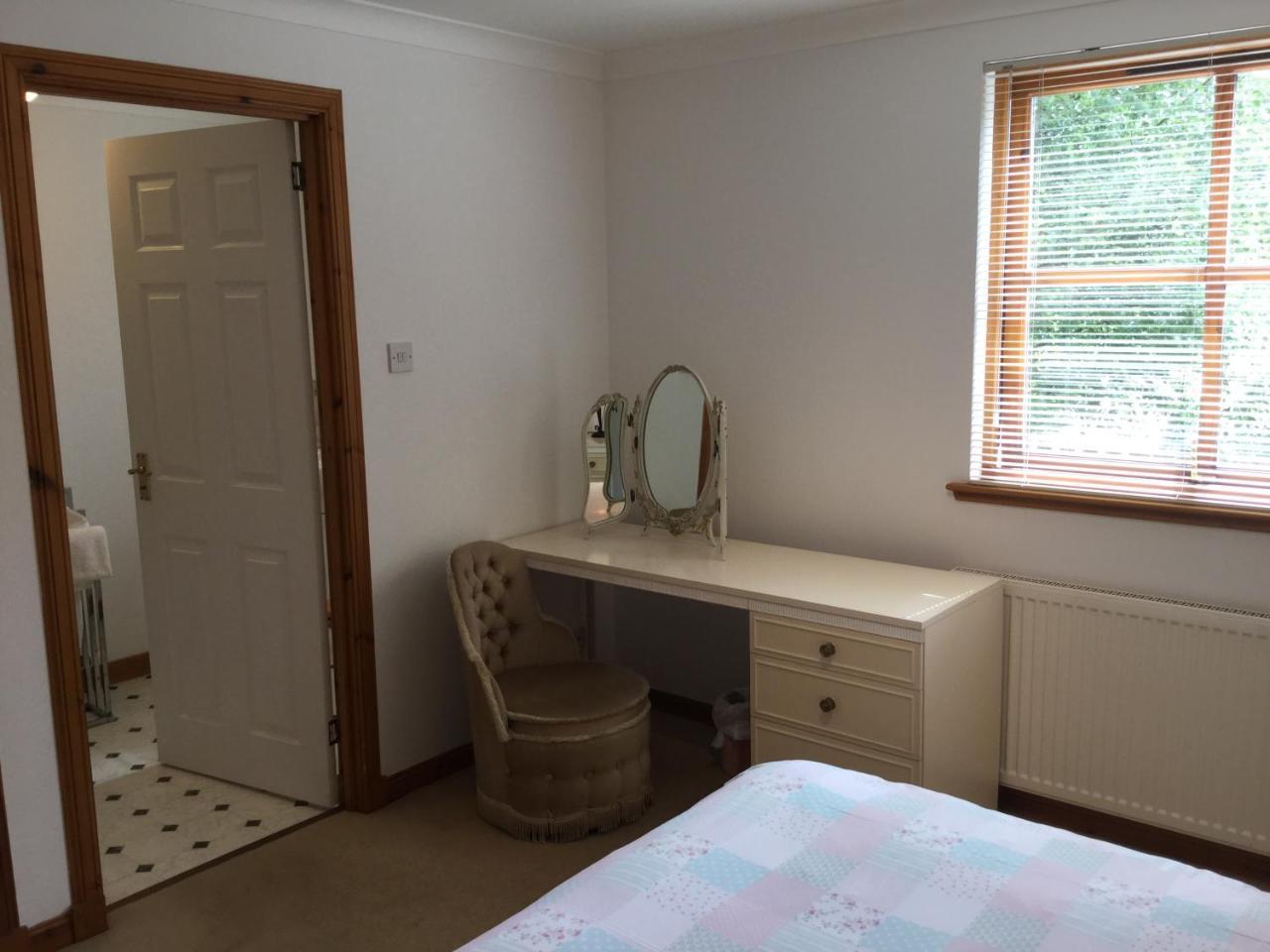 Two-Bedroom Apartment - Golf View Free Parking インヴァネス エクステリア 写真