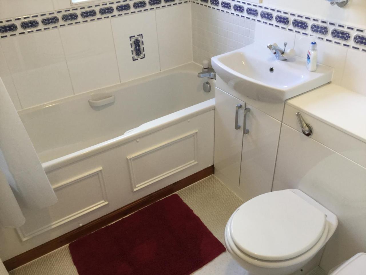 Two-Bedroom Apartment - Golf View Free Parking インヴァネス エクステリア 写真