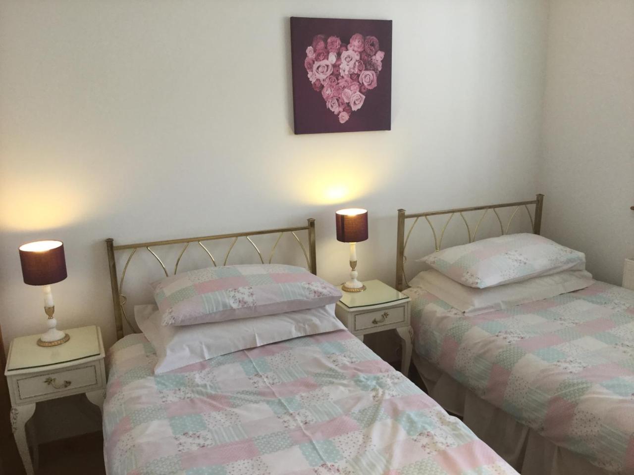 Two-Bedroom Apartment - Golf View Free Parking インヴァネス エクステリア 写真